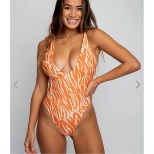 SKATIE Zoey One Piece Swimsuit Capri
Orange Cream Print women’s small sexy